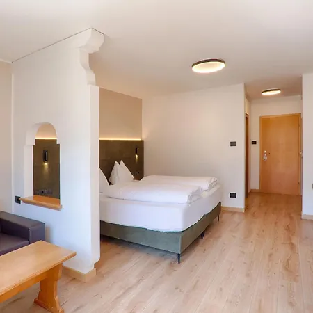 Hotel Lamm Naturns Exterior photo